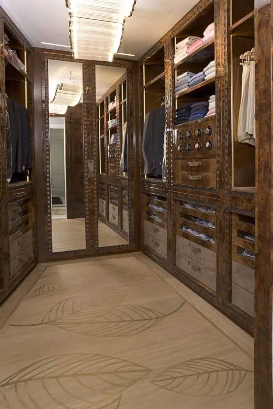 Cappelli Trading - Donati Legnami walk-in wardrobe with inlaid wood floor design