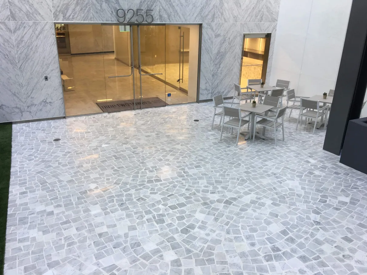 White marble Palladiana floor in a courtyard entrance