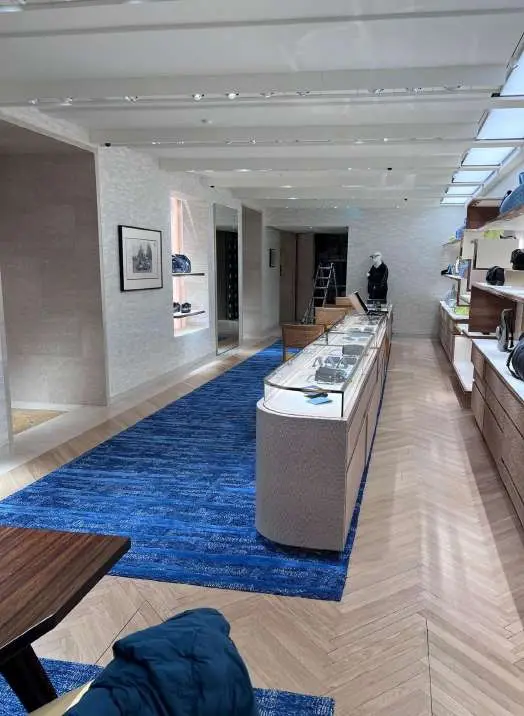 Long retail gallery with display vitrines
