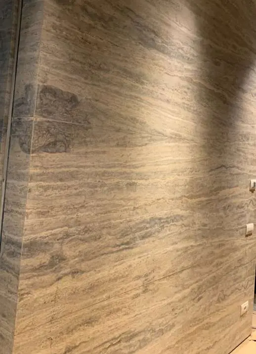 Full-height Travertino Silver wall cladding