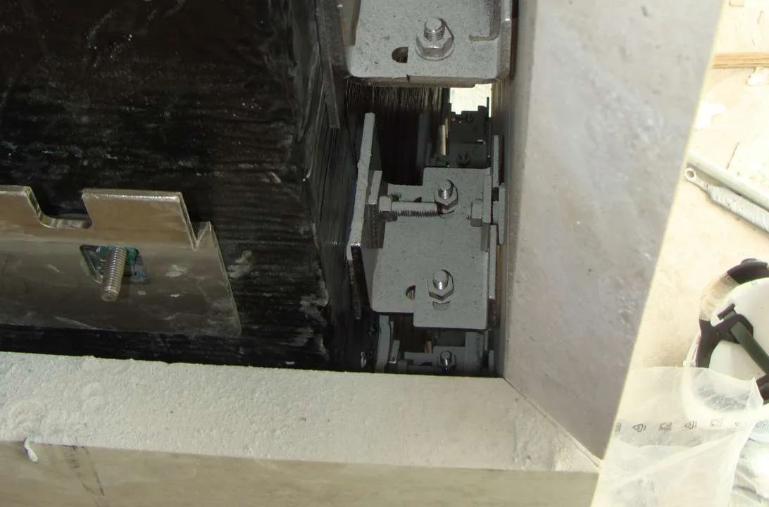 Detail of the adjustable mechanical anchoring system