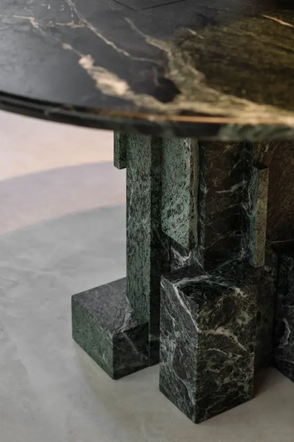 Austral marble dining table, view 3
