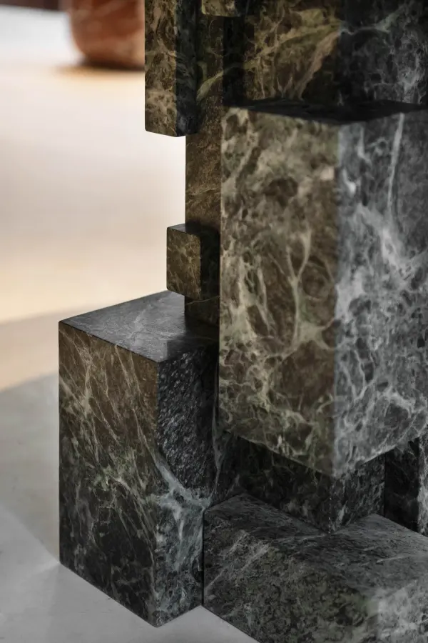 Austral marble dining table, view 4