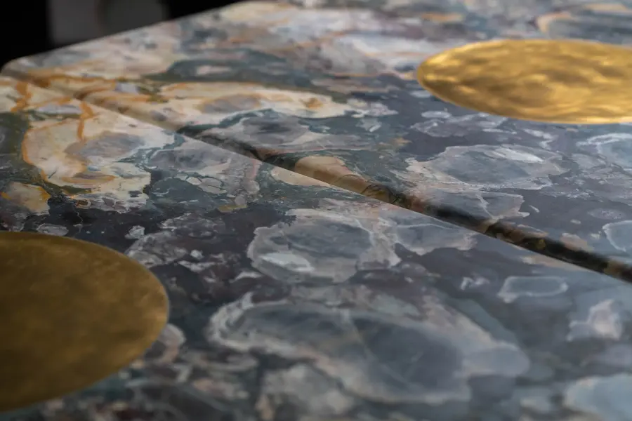 Éclipse marble dining table, view 2