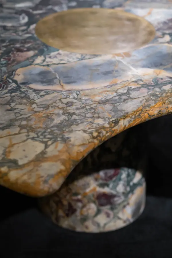 Éclipse marble dining table, view 3