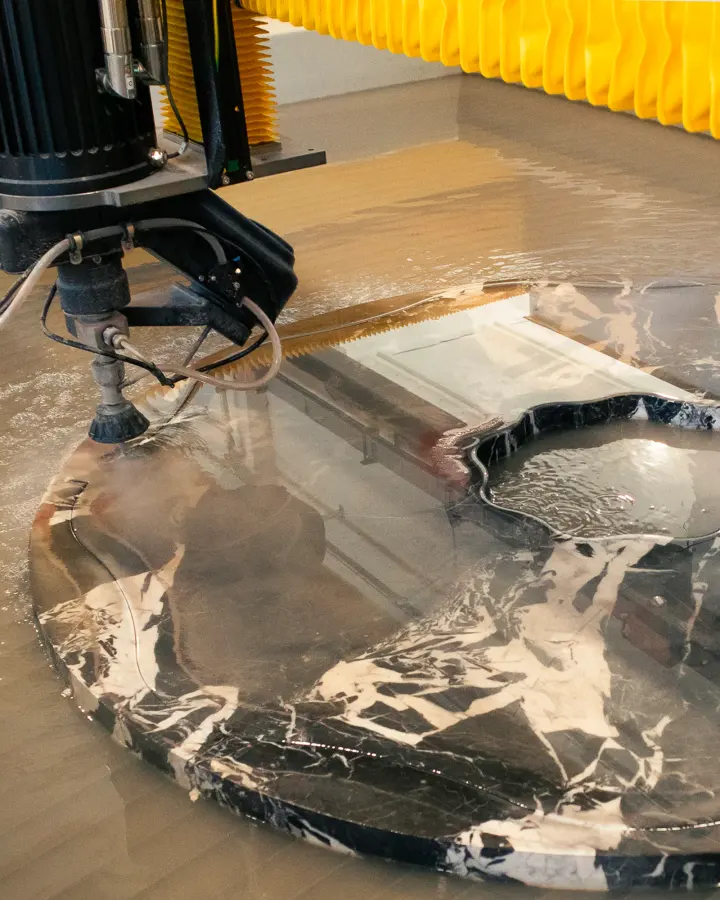 Onda marble dining table in Nero Marquinia, view 2
