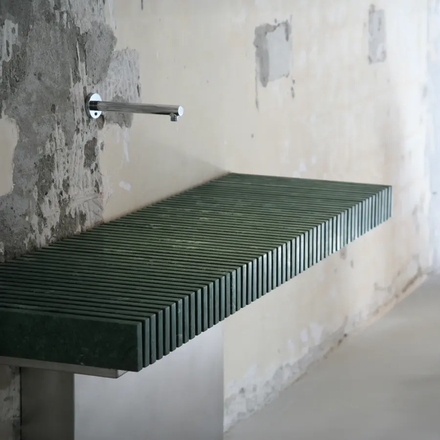 Piano wall-mounted marble washbasin in Verde Guatemala