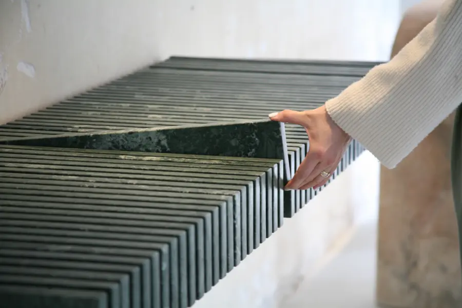 Piano wall-mounted marble washbasin, view 3