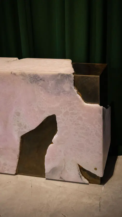 Relica marble console, view 4
