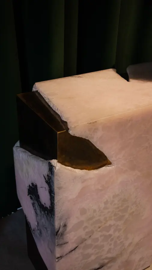 Relica marble console, view 6
