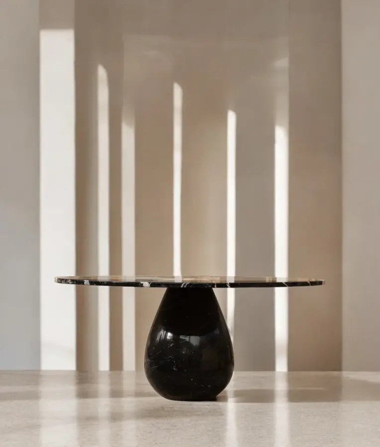 Stilla marble dining table, view 2