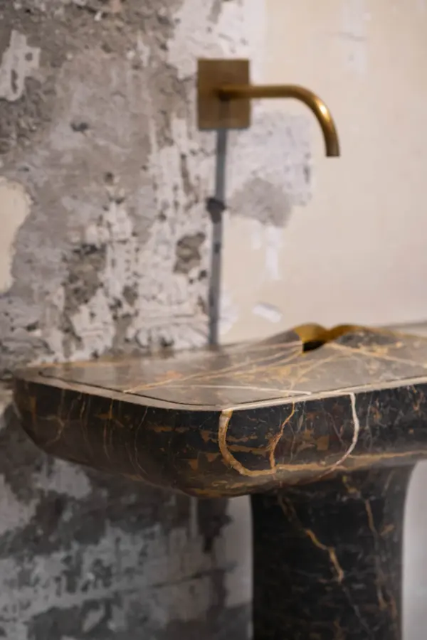 Vulcan freestanding marble washbasin, view 3
