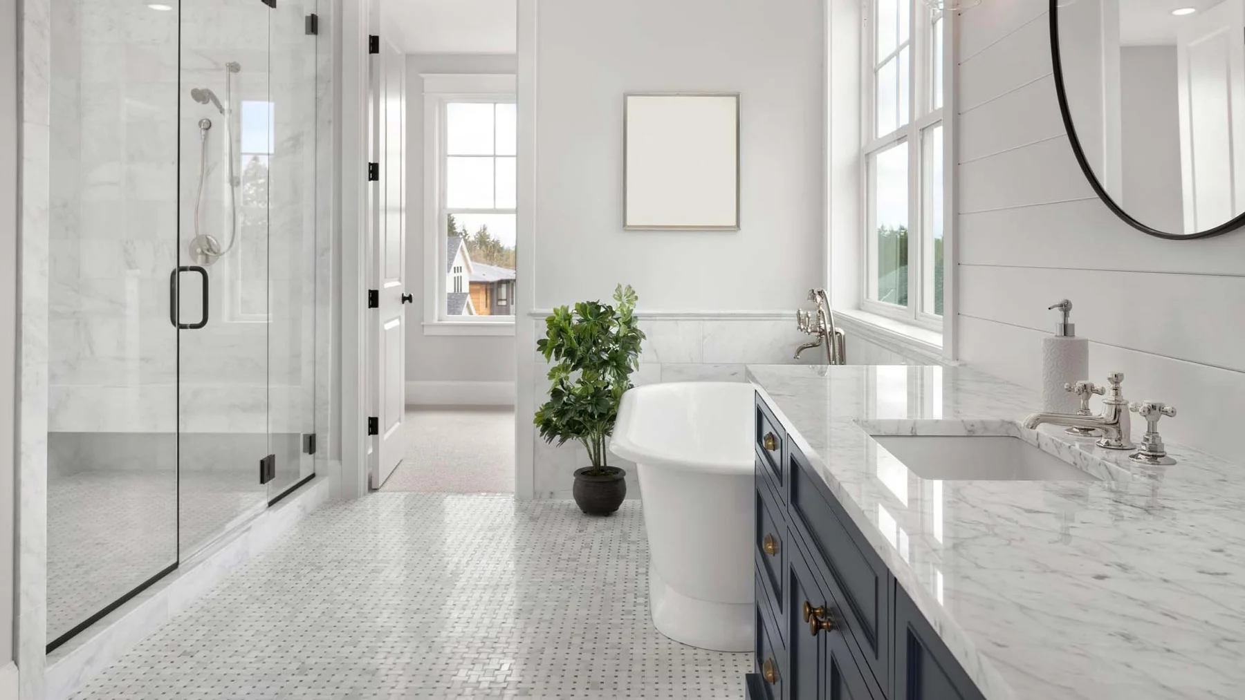 Bathroom in white marble tile