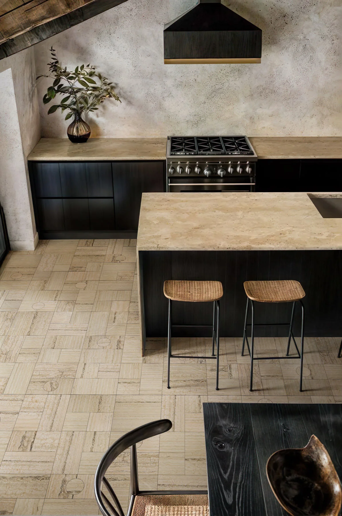 Interior with a marble Tetris module wall